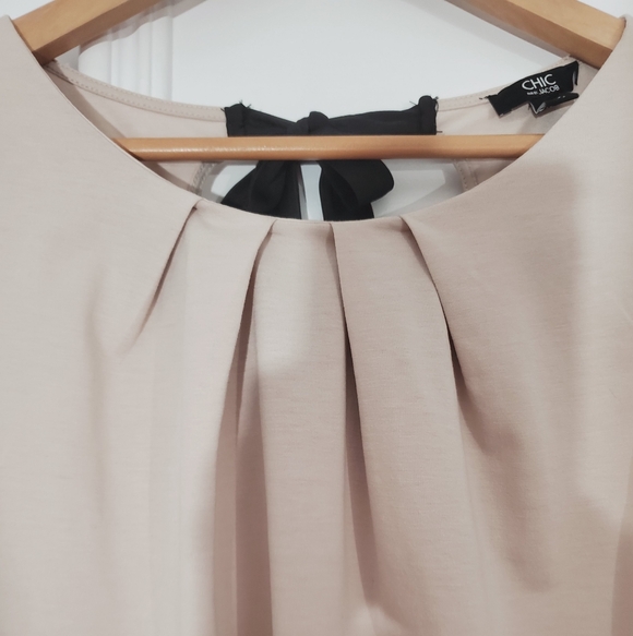 CHIC by Jacob- Chic Pleated Cream Tank Blouse with Black Tie Sash- Size Large - Picture 6 of 9